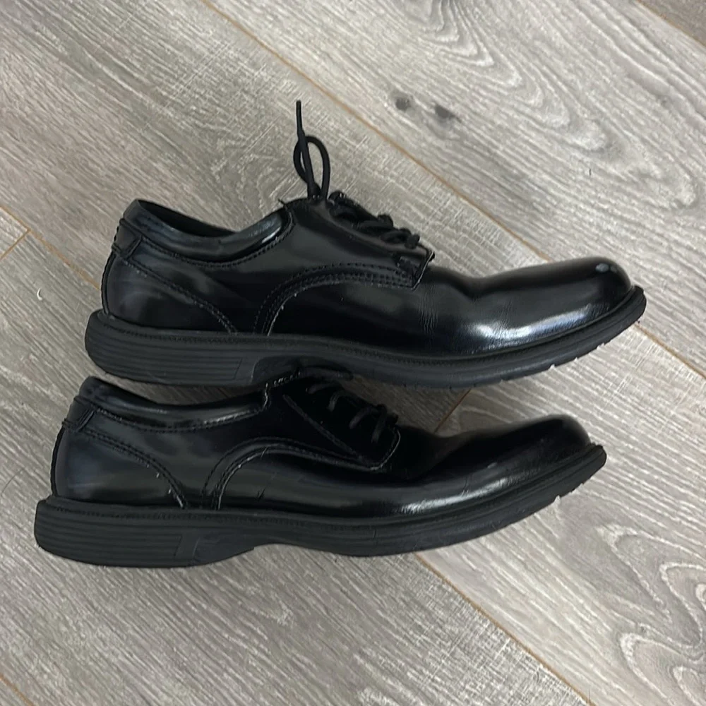 Nunn Bush Kore men's black dress shoes Sz 8.5 EUC